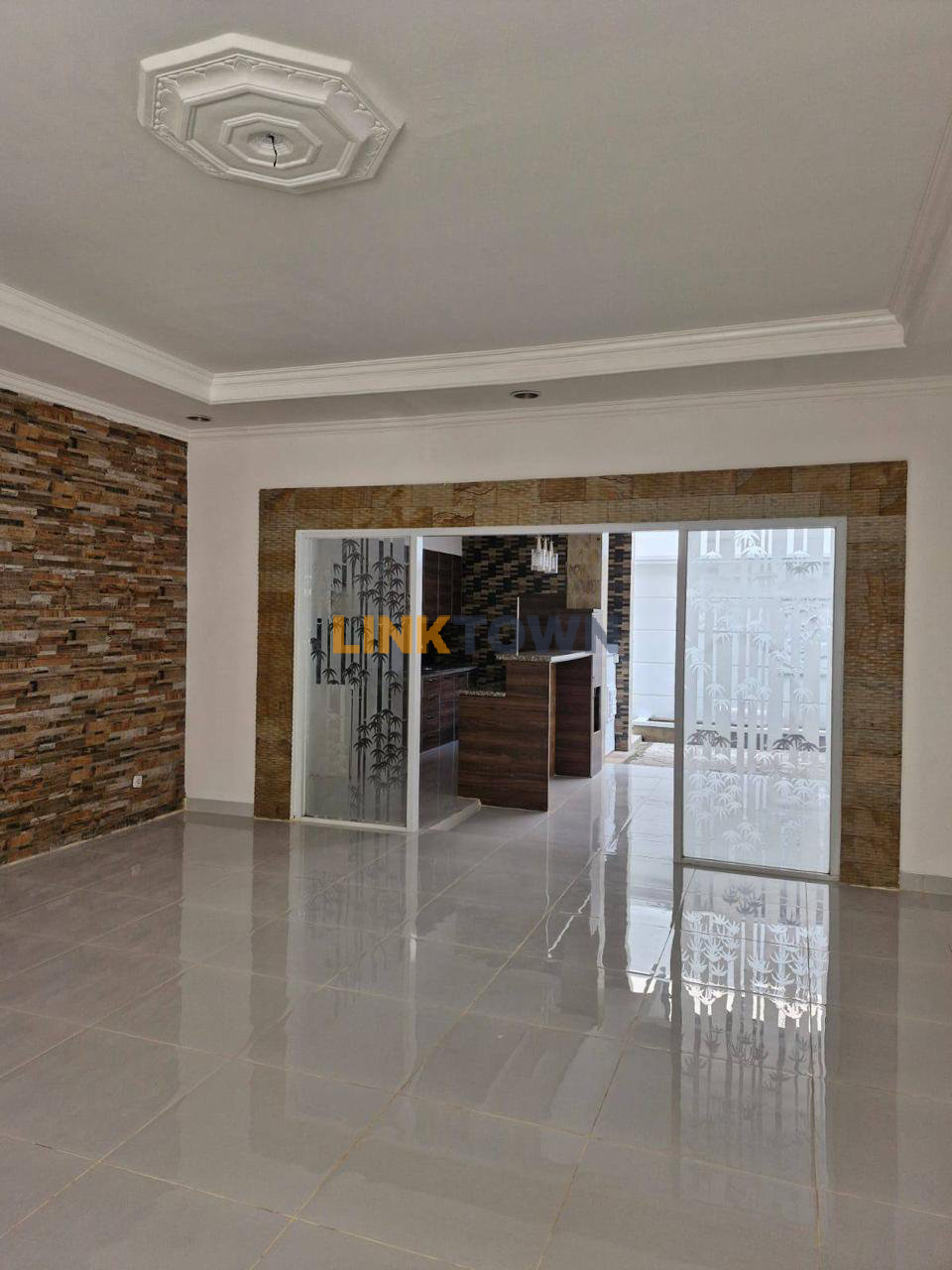 Dijual Rumah Cantik Siap Huni sudah renov di Legenda Wisata Cibubur