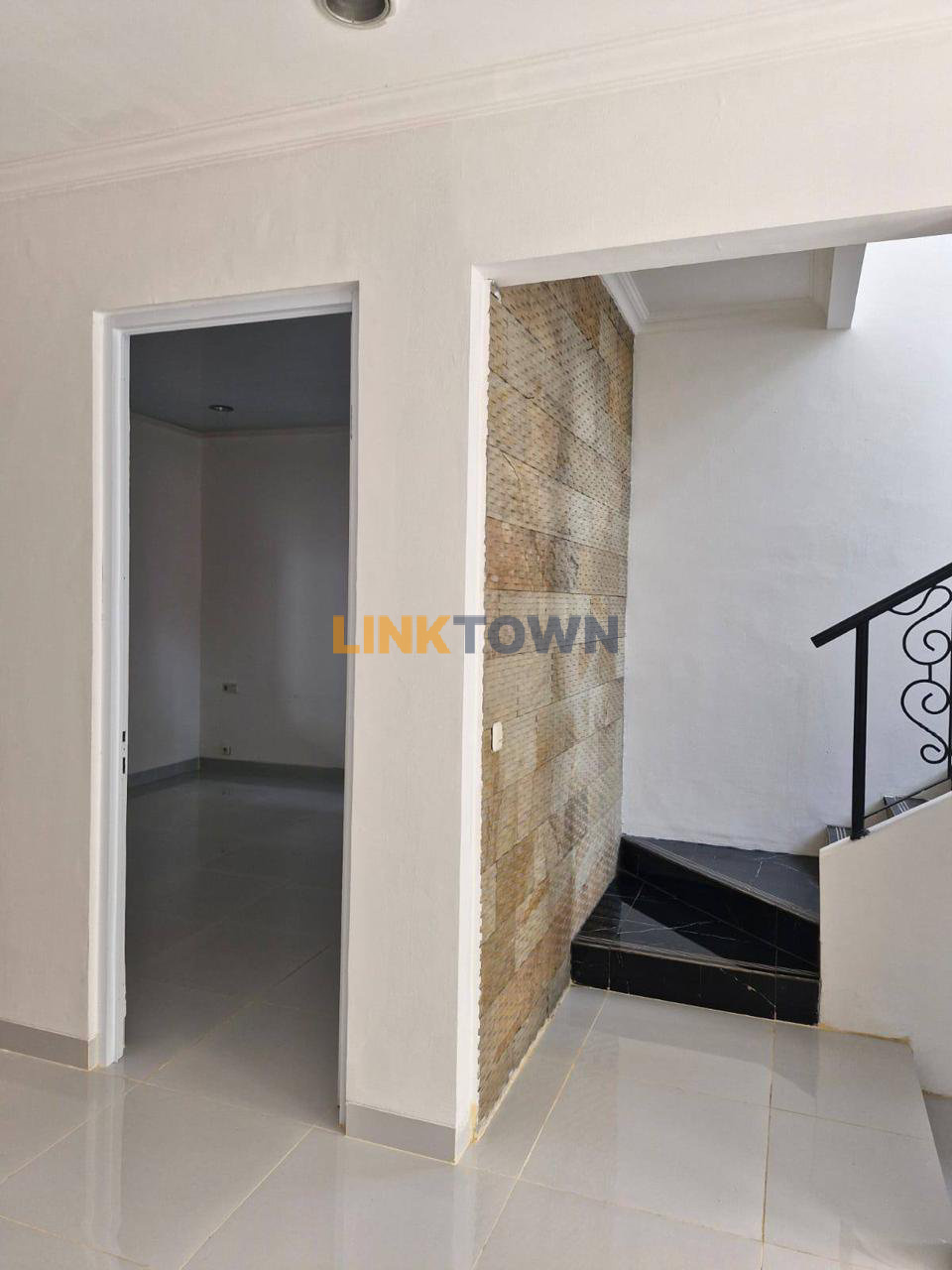 Dijual Rumah Cantik Siap Huni sudah renov di Legenda Wisata Cibubur