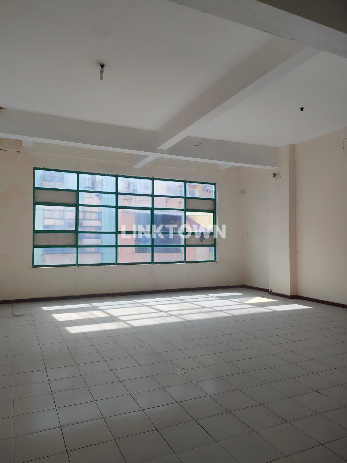 Disewakan Ruko 4.5 Lantai Lokasi Strategis di Mayjend Sungkono