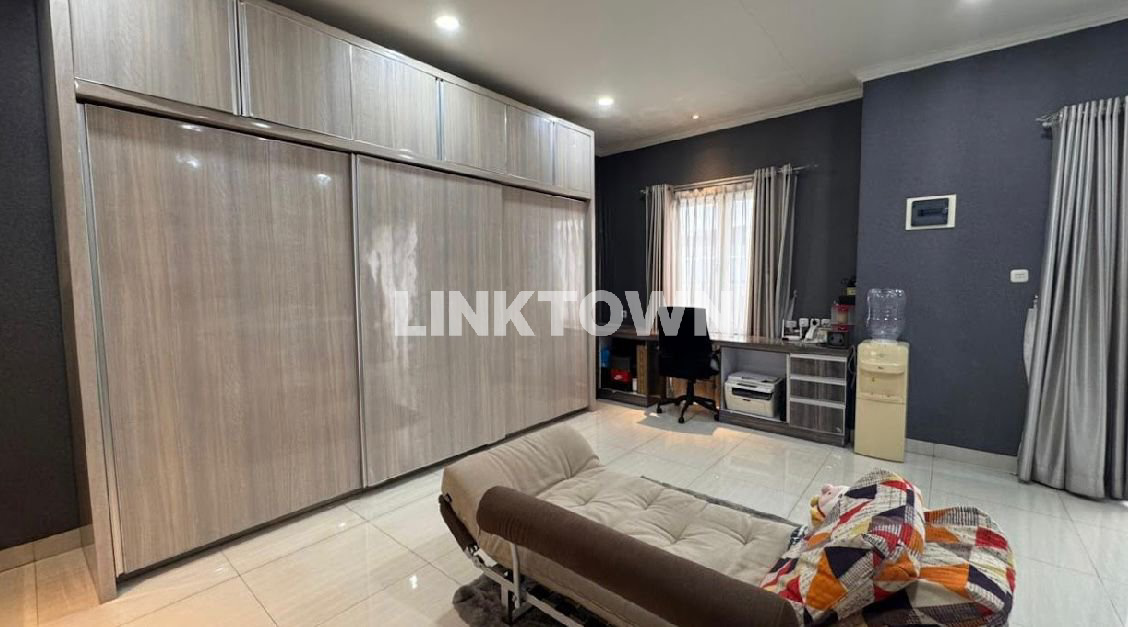 Rumah Esklusif 4 Lantai Semi Furnish di Penjaringan Jakarta Utara