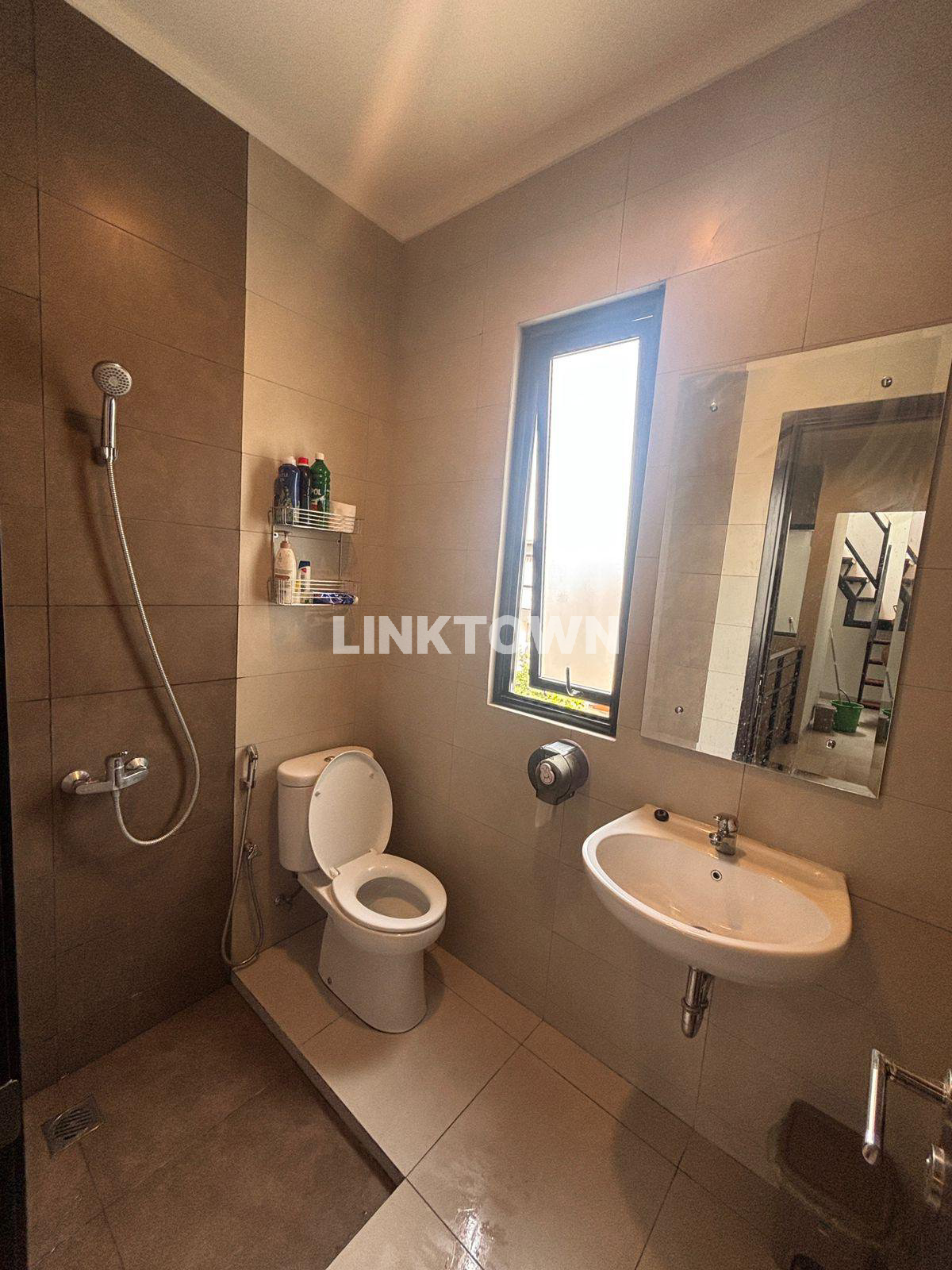 Sewa Cepat Rumah Furnish Siap Huni di Summarecon Crown Gading