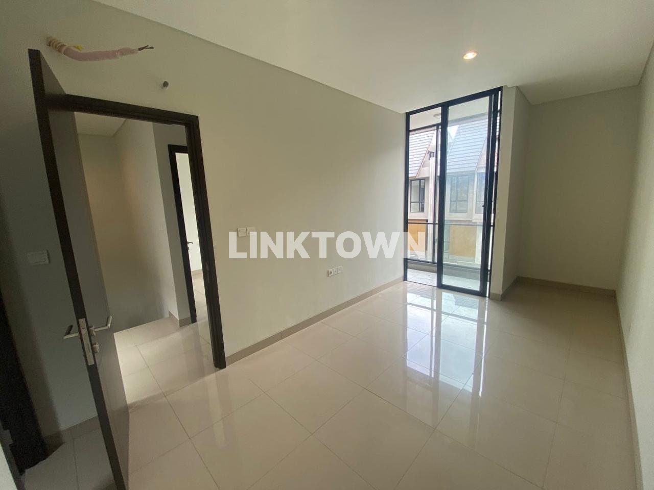 Jual Cepat Rumah Siap Huni Luas 91m² di Viola Summarecon Crown Gading