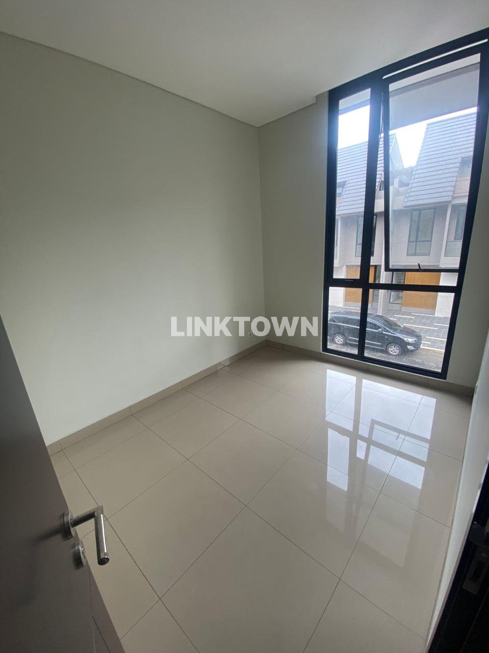 Jual Cepat Rumah Siap Huni Luas 91m² di Viola Summarecon Crown Gading
