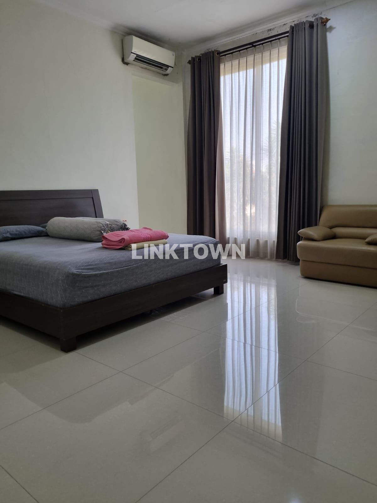 Bisa Nego Rumah Cantik 2 Lantai di Kendangsari Surabaya