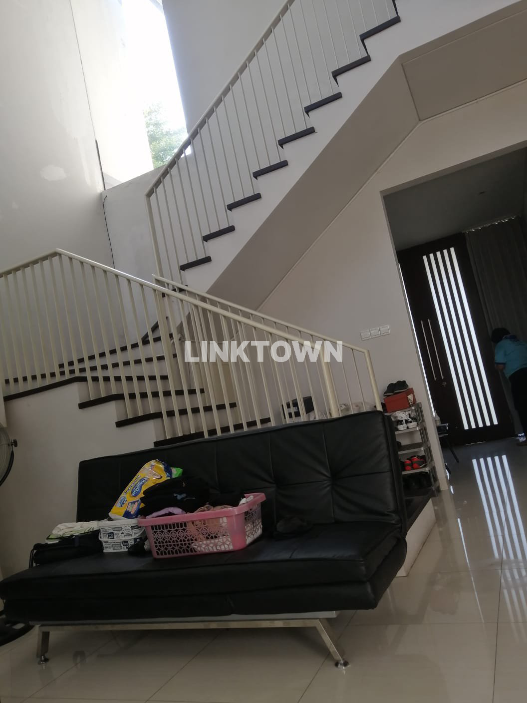 Rumah 2 Lantai Semi Furnished di Wisata Bukit Mas Surabaya