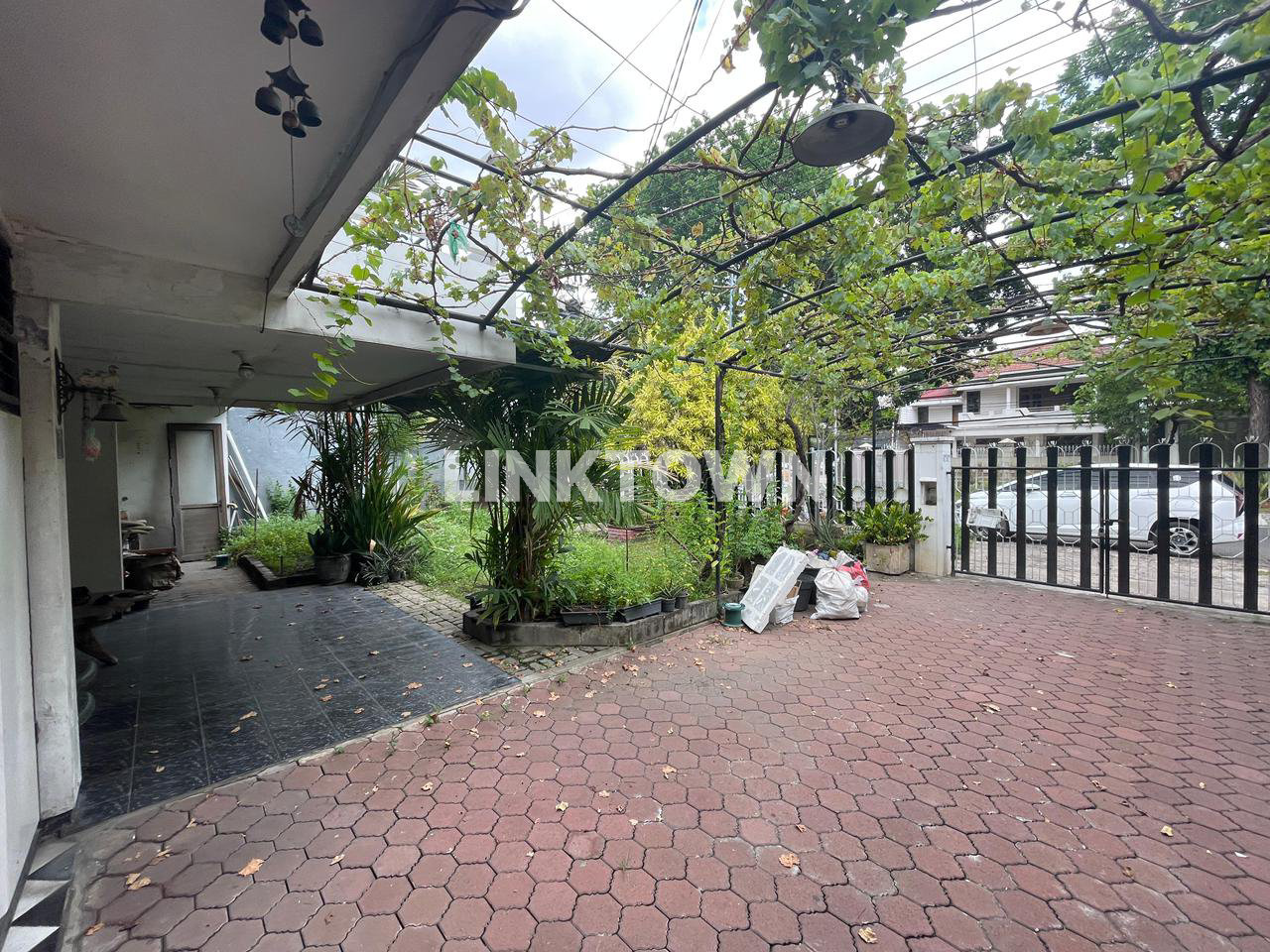 Dijual Rumah Lokasi Strategis di Tenggilis Mejoyo