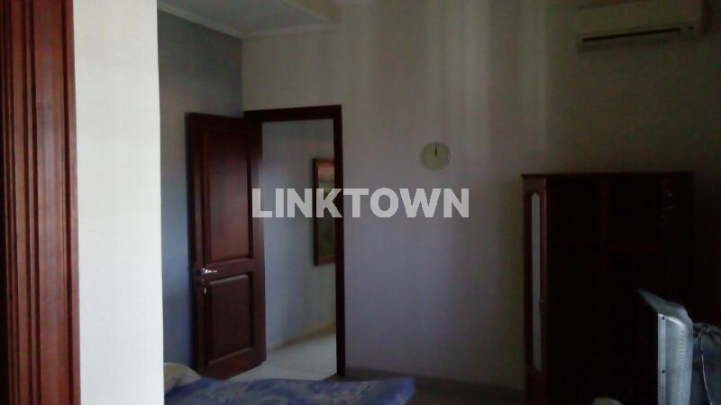 Dijual Rumah Mewah 3 Lantai di Central Park Semolowaru Surabaya