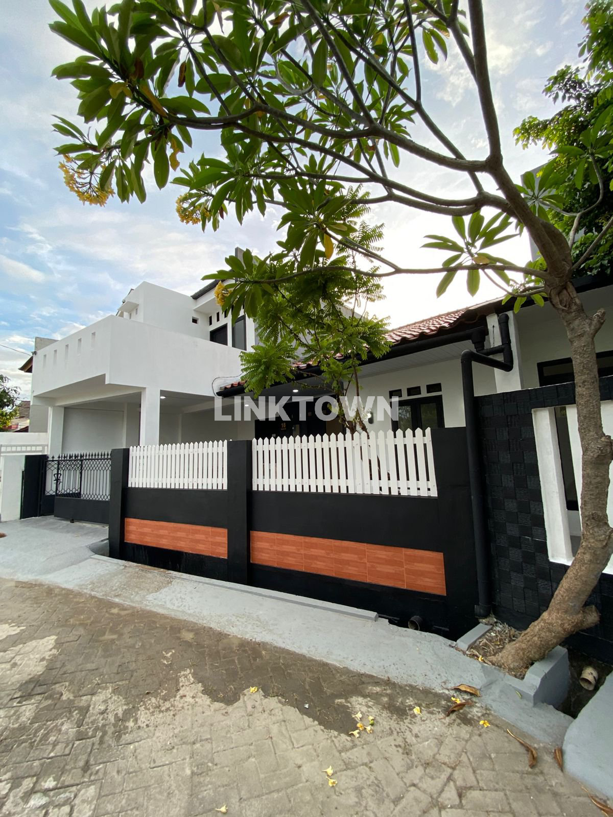 Jual Cepat Rumah Siap Huni Strategis Luas 140m² di Ciledug Tangerang
