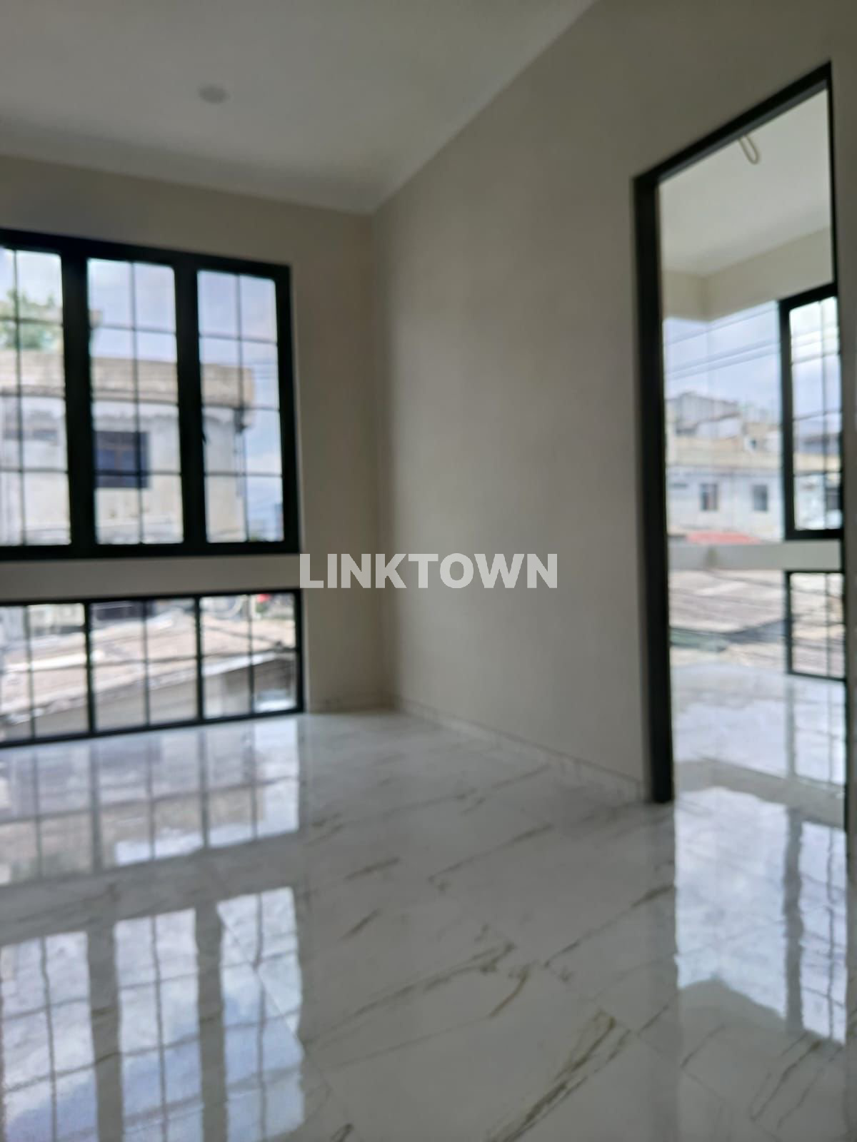 Rumah Mewah Cantik 2 Lantai Unit D di Taman Pondok Indah Wiyung