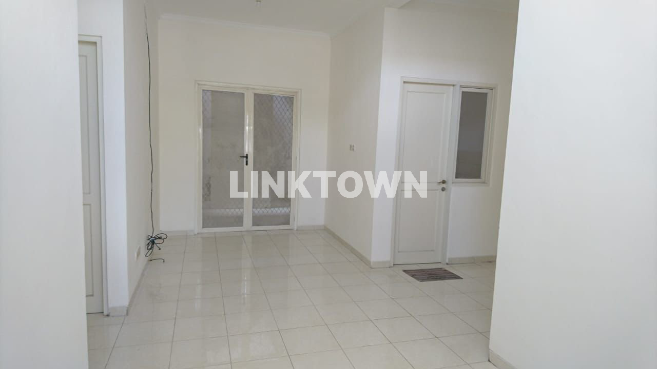 Rumah 1,5 Lantai dengan Lokasi Strategis di Raya Legian Purimas Surabaya
