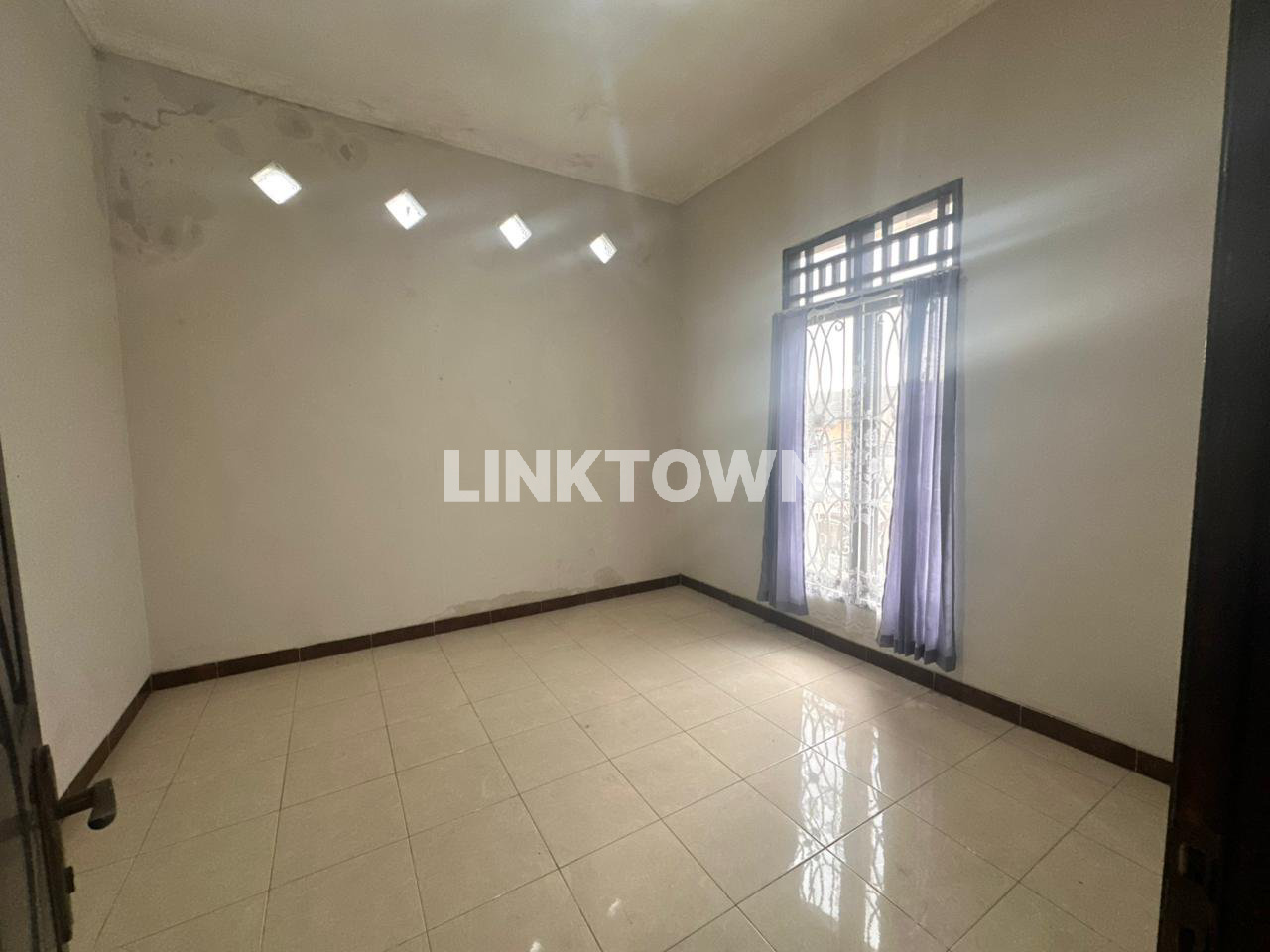 Rumah 2 Lantai Lokasi Sangat Strategis di Pakis Tirtosari Surabaya