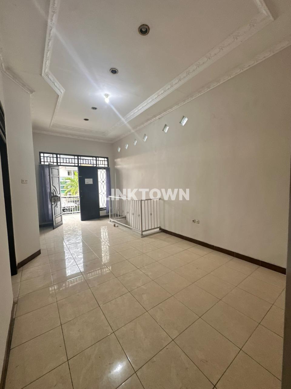 Rumah 2 Lantai Lokasi Sangat Strategis di Pakis Tirtosari Surabaya