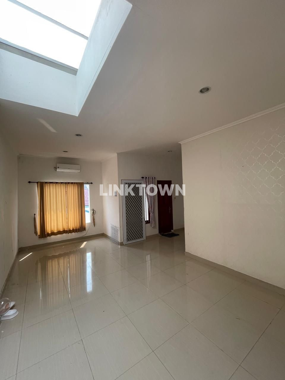 Rumah tingkat di BINTARO sektor 4