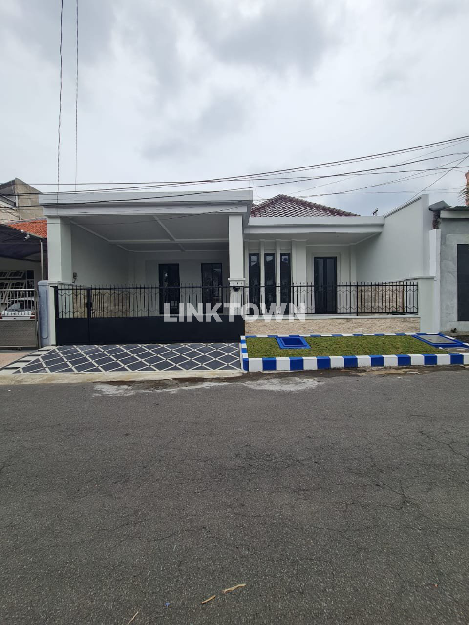 Disewakan Rumah 2 Lantai Murah di Darmo Permai Timur Surabaya Dekat Akses Tol