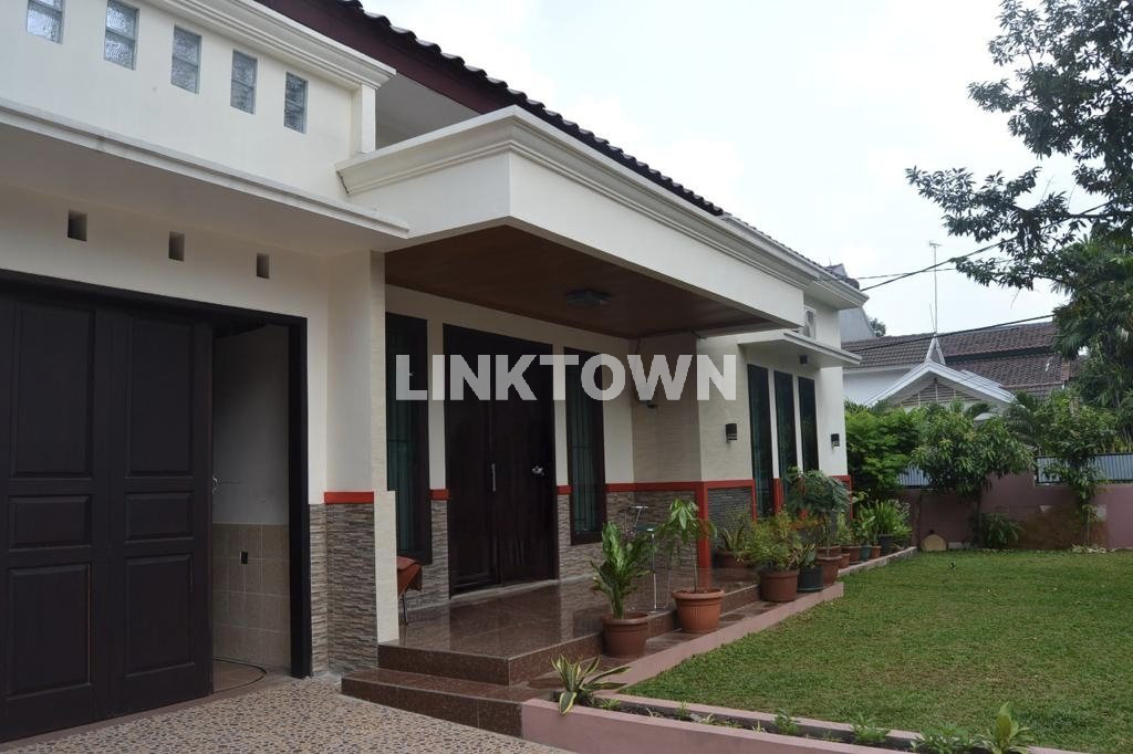 Jual Cepat Rumah Esklusif Semi Furnish Luas 490m² di Komplek Pertamina Jatiwaringin Pondok Gede