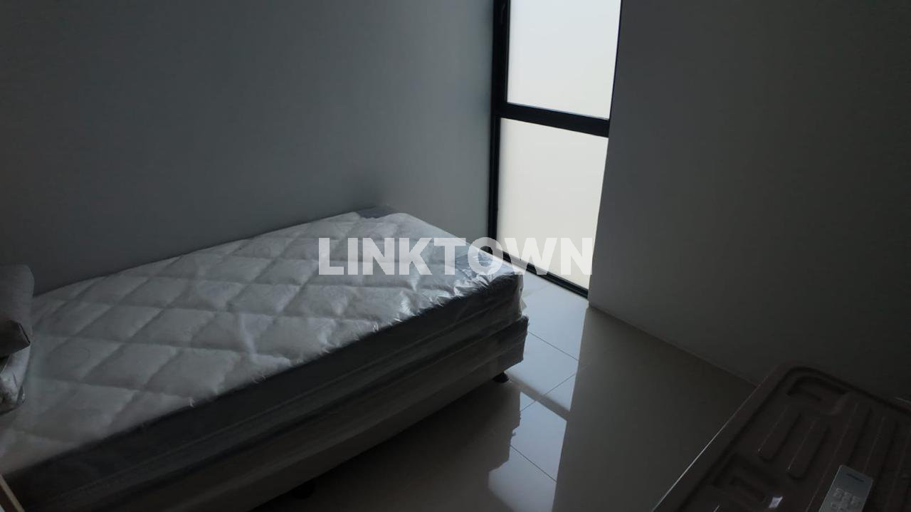 Rumah Full Furnished 2 Lantai Split Level di Northwest Central Surabaya Akses Dekat ke Rs Bhakti Dharma Husada
