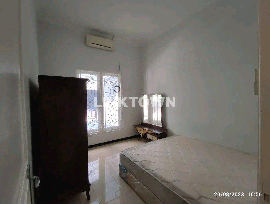 Rumah Semifurnished Lokasi Strategis di Palm Spring Regency Surabaya Dekat Akses Tol Gunung Sari