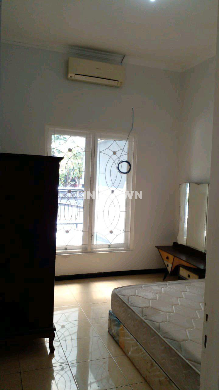 Rumah Semifurnished Lokasi Strategis di Palm Spring Regency Surabaya Dekat Akses Tol Gunung Sari