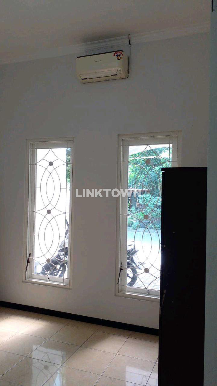 Rumah Semifurnished Lokasi Strategis di Palm Spring Regency Surabaya Dekat Akses Tol Gunung Sari