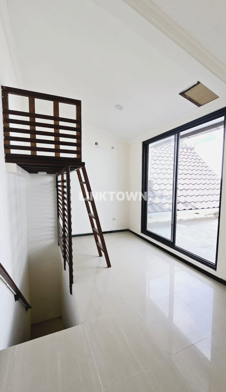 Sangat Langka Rumah Termurah di Taman Puspa Raya Citraland Surabaya