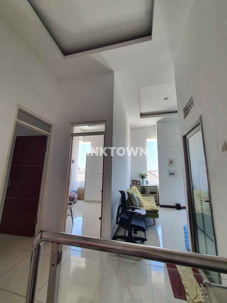 Hot Surabaya Timur Rumah 2.5 Lantai di Wiguna Timur Regency