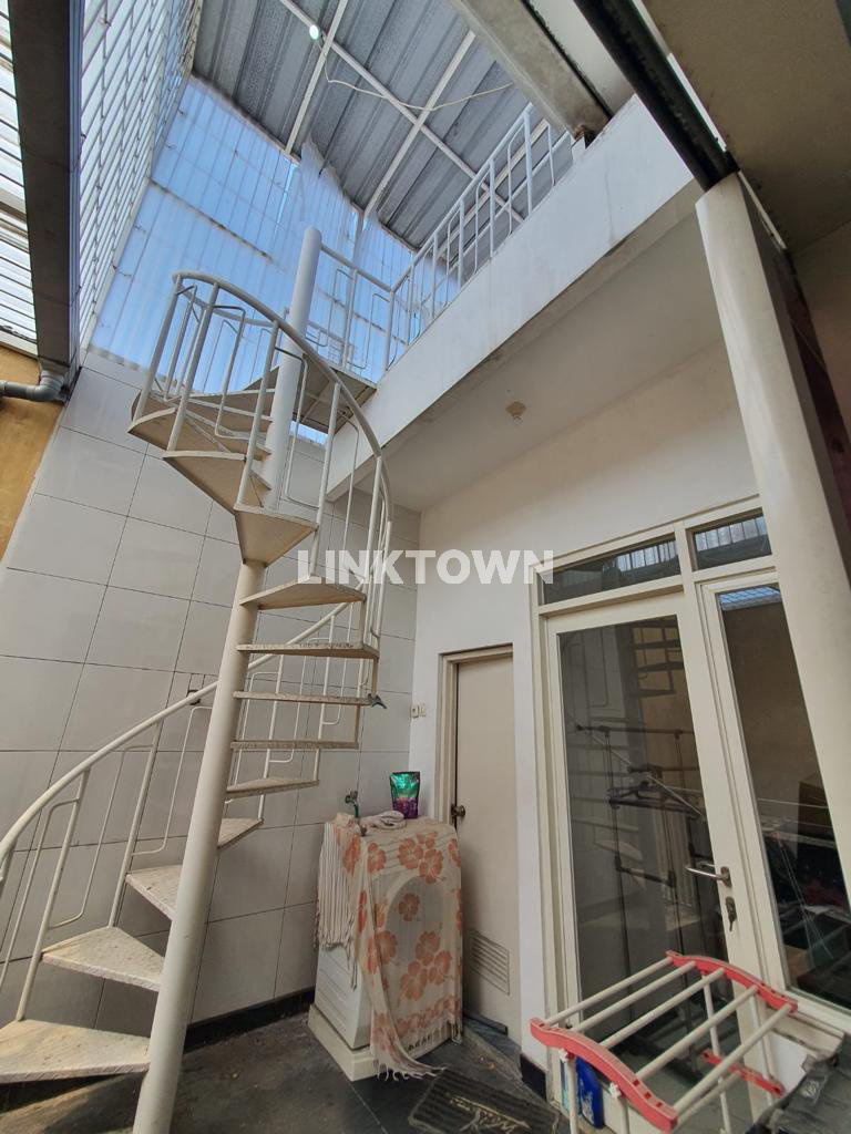 Hot Surabaya Timur Rumah 2.5 Lantai di Wiguna Timur Regency