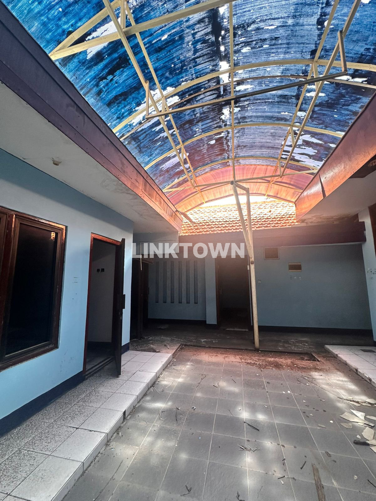 Kantor Usaha di Comal Tegalsari Pusat Kota Surabaya Dekat Raya Darmo