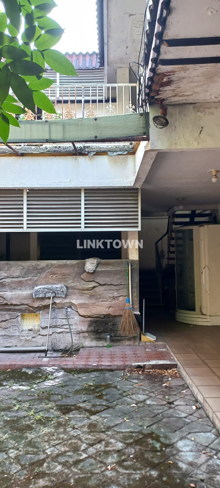 Rumah 1 Lantai Cocok untuk Huni, Kantor atau Gallery di Manyar Kertoarjo Surabaya