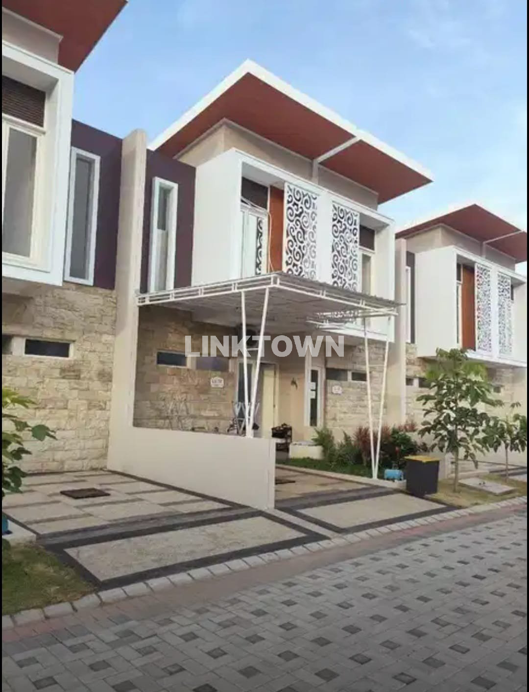 Rumah Cantik 2 Lantai Srategis di Grand Sanaya Gresik Dekat Hulaan
