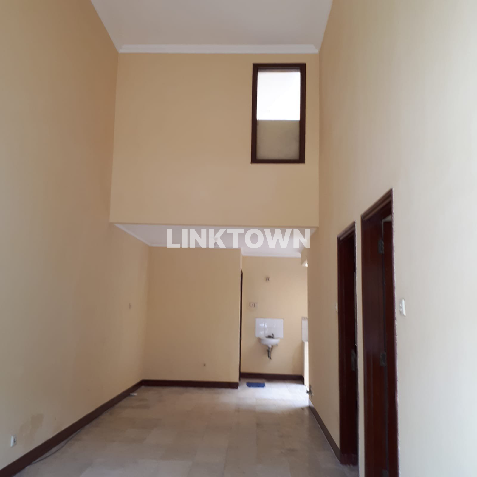 Disewakan Rumah Unfurnished di Taman Gaputra Surabaya Dekat Gwalk