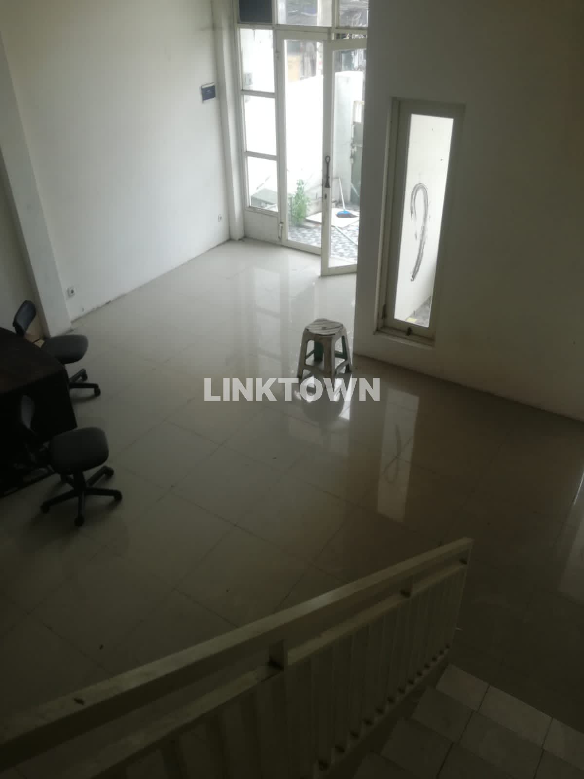 Nego Sampai Deal Lokasi Strategis Rumah 3 Lantai di Gersikan Surabaya