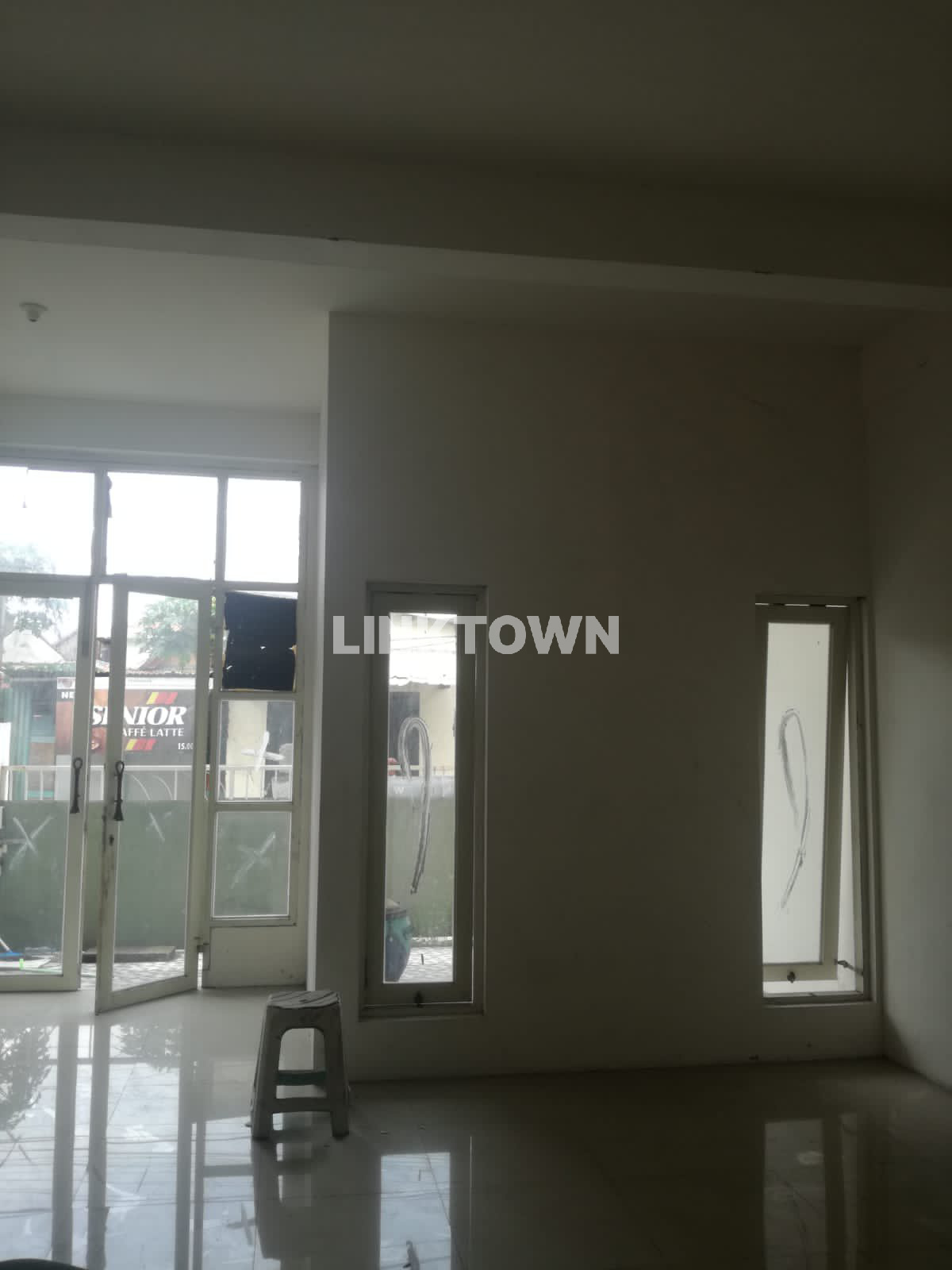 Nego Sampai Deal Lokasi Strategis Rumah 3 Lantai di Gersikan Surabaya