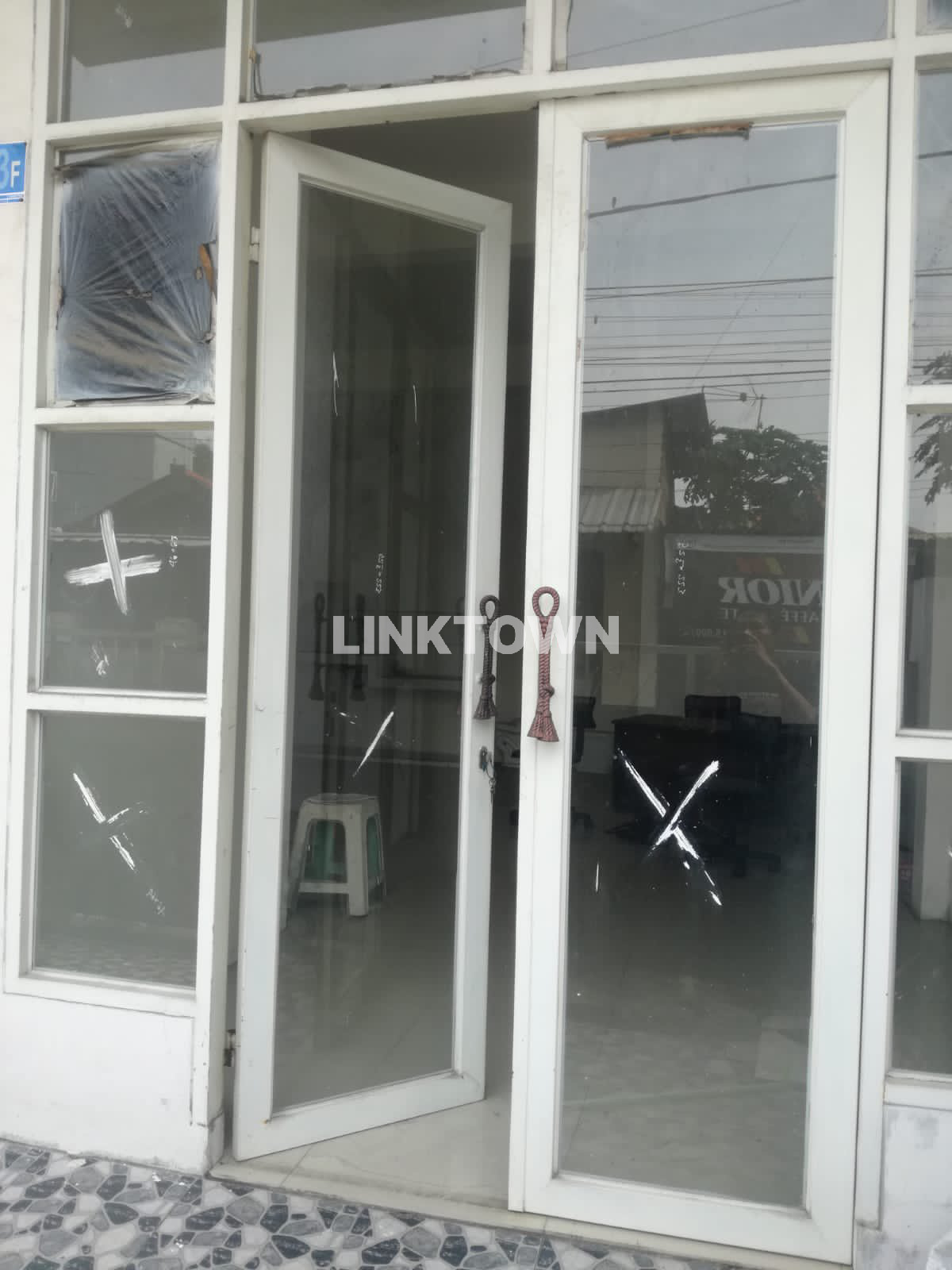Nego Sampai Deal Lokasi Strategis Rumah 3 Lantai di Gersikan Surabaya