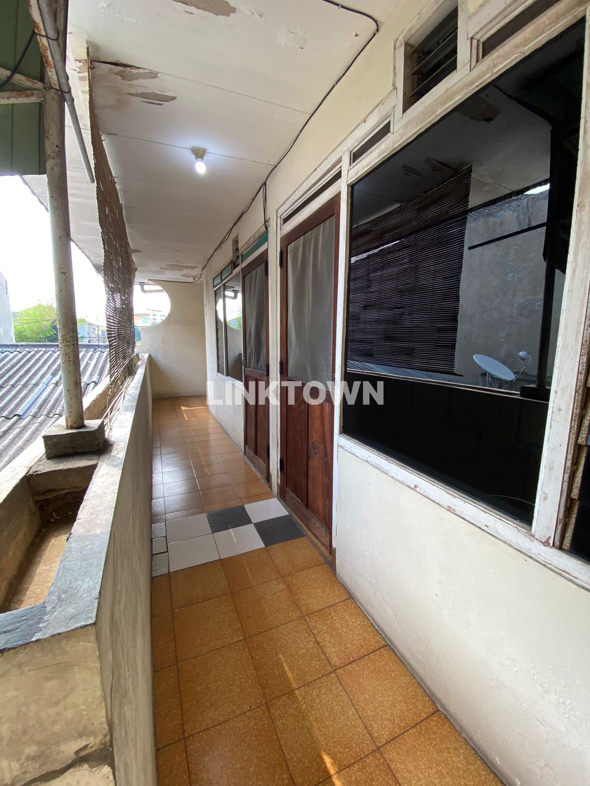 Paling Murah Rumah 1,5 Lantai Nego di Sukomanunggal Surabaya