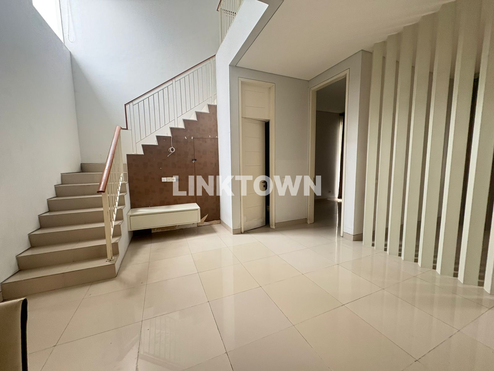 Rumah 2 Lantai di Kawasan Elite Pakuwon Indah The Mansion Surabaya