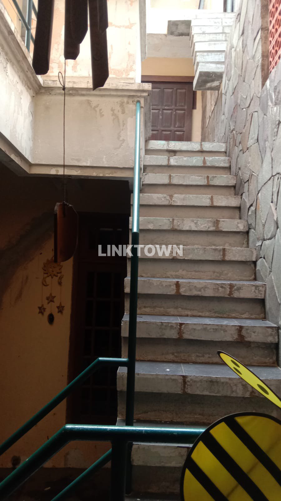 Rumah Murah Semifurnished Lokasi Strategis di Semolowaru