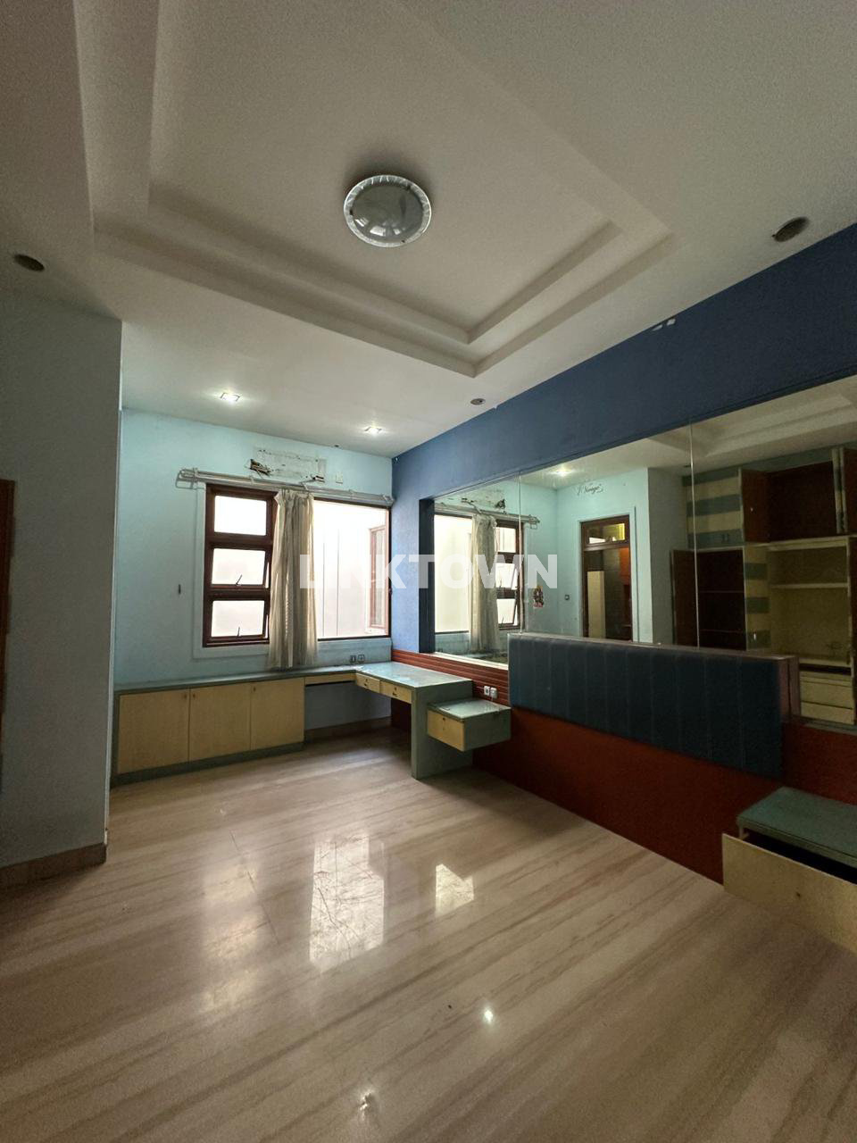 Disewakan Harga Nego Rumah di Kawasan Elite Graha Famili Surabaya Barat