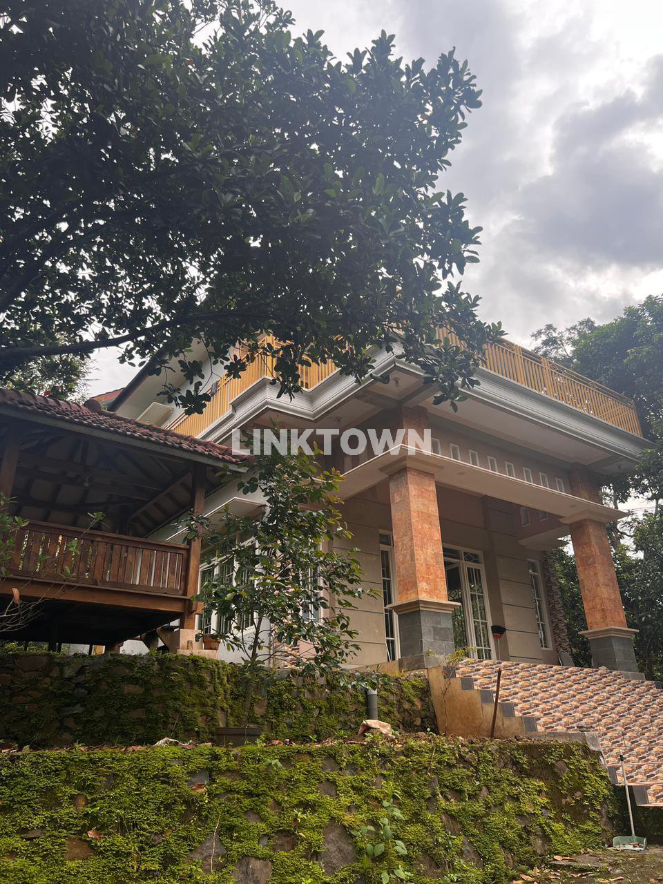 Villa Halaman Luas Free Gazebo dan Furniture di Purwodadi Pasuruan