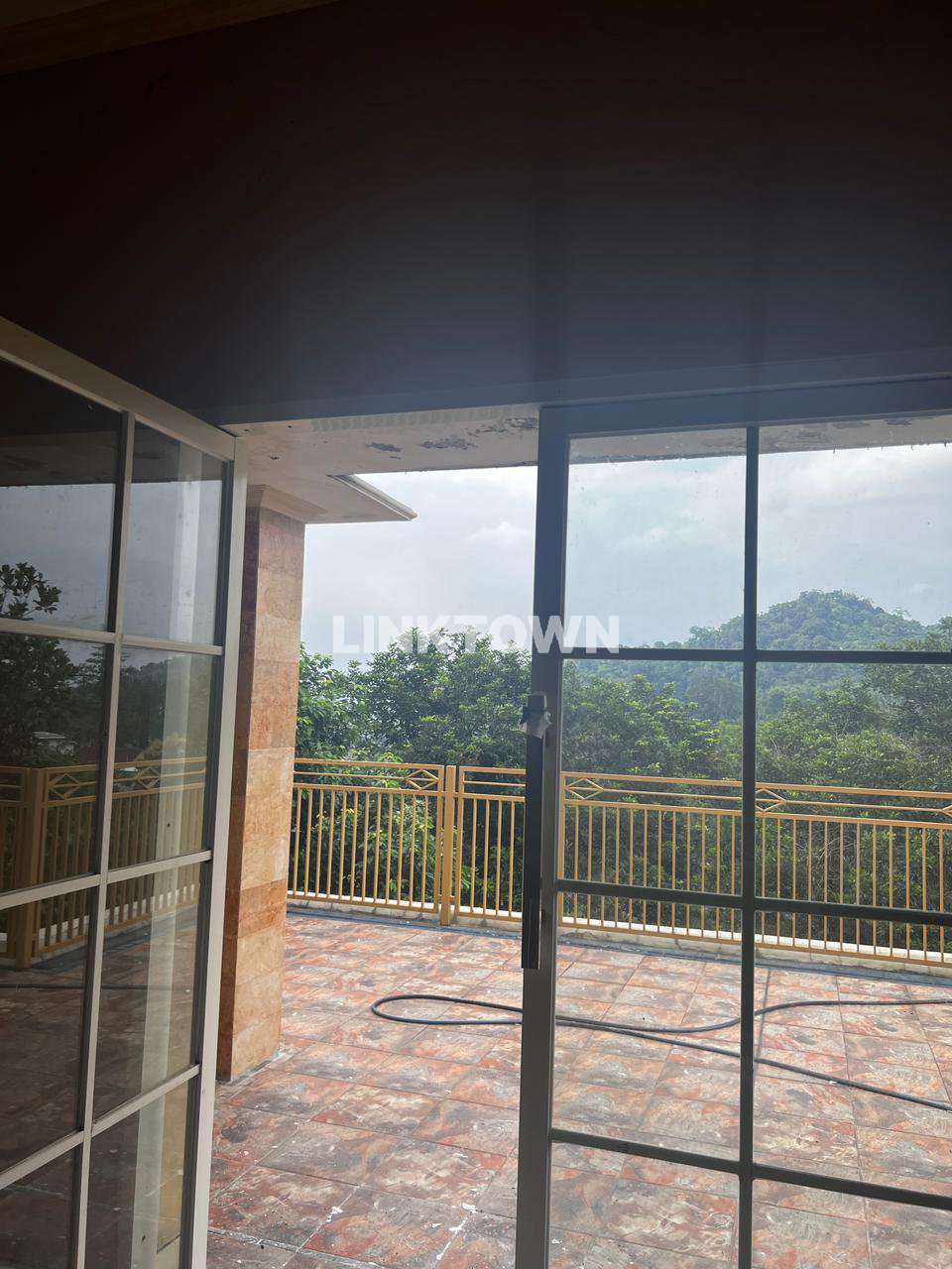 Villa Halaman Luas Free Gazebo dan Furniture di Purwodadi Pasuruan
