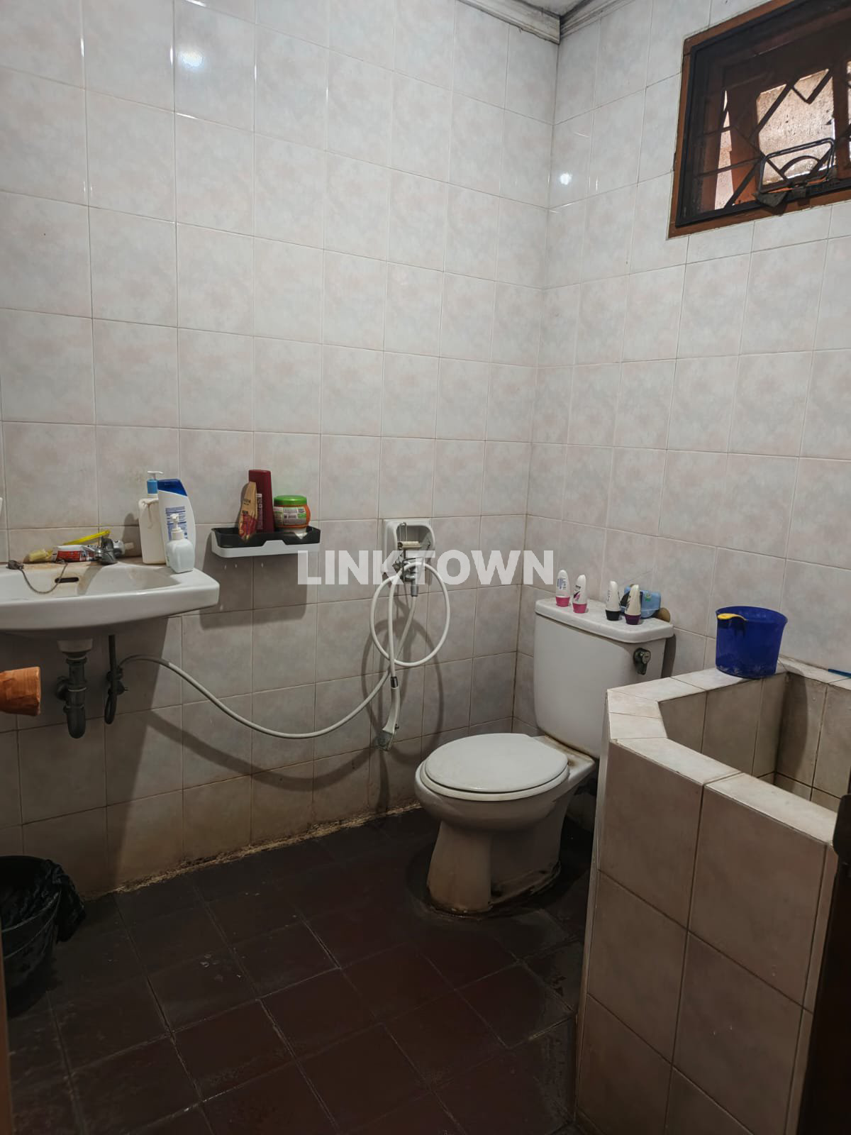Rumah 2 Lantai di Villa Valensia Surabaya Barat Selangkah ke Pakuwon