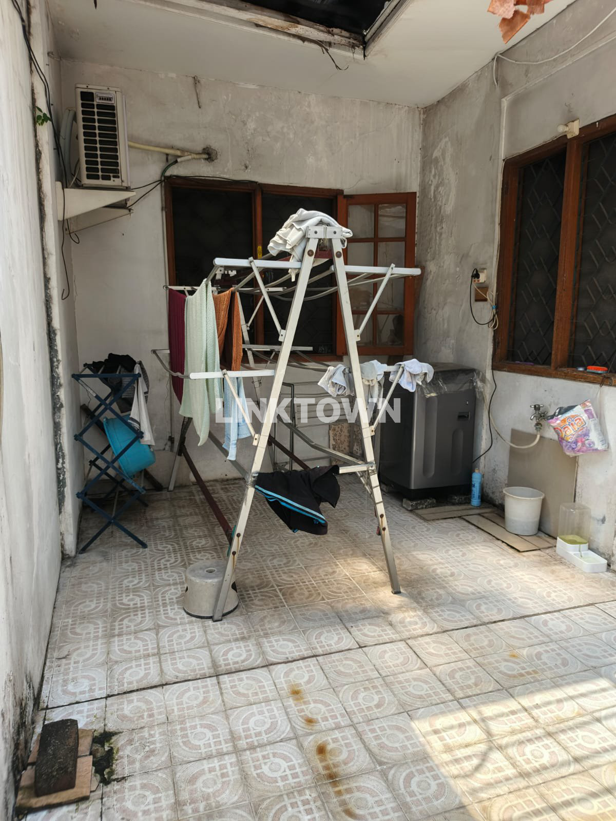 Rumah 2 Lantai di Villa Valensia Surabaya Barat Selangkah ke Pakuwon