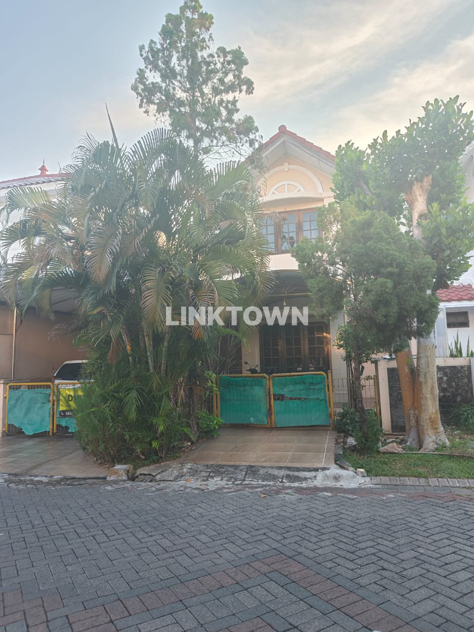 Rumah 2 Lantai di Villa Valensia Surabaya Barat Selangkah ke Pakuwon