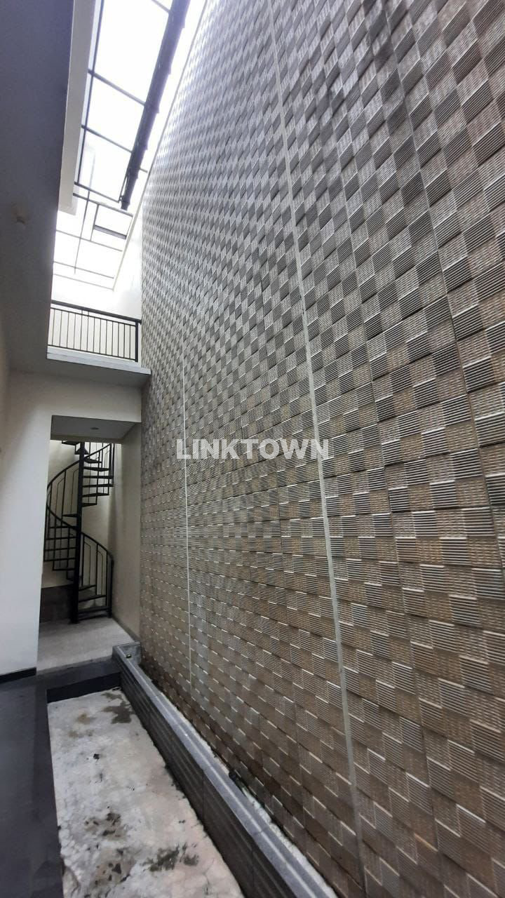 Under Market Rumah Baru Gress di Manyar Jaya Lokasi Strategis