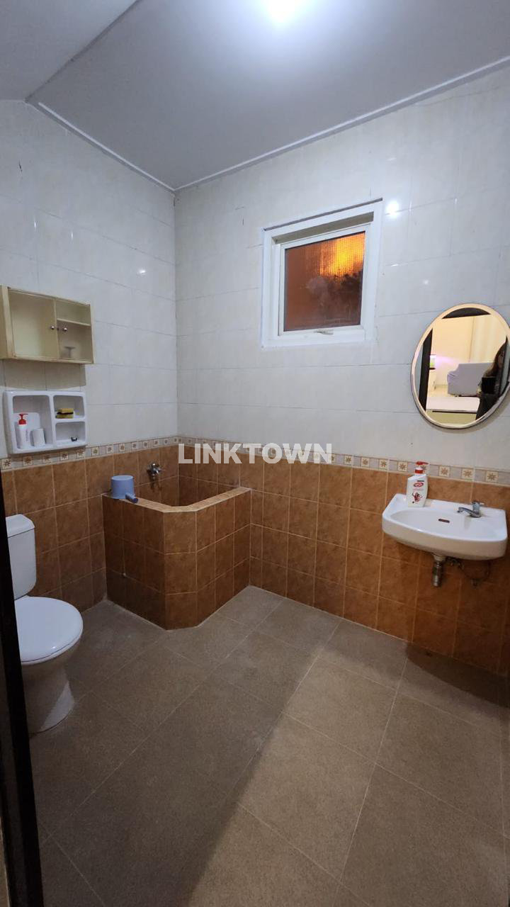Rumah 2,5 Lantai Full Furnish Kawasan Elite Surabaya Barat di Pakuwon Indah
