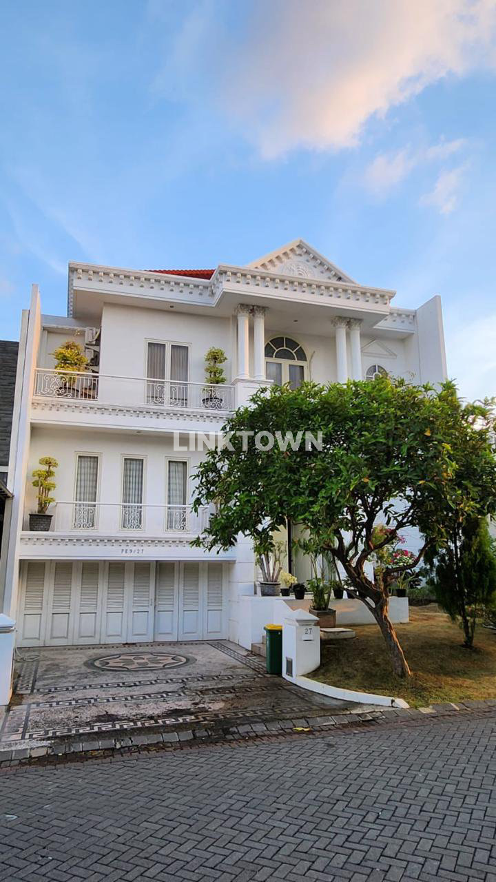 Rumah 2,5 Lantai Full Furnish Kawasan Elite Surabaya Barat di Pakuwon Indah