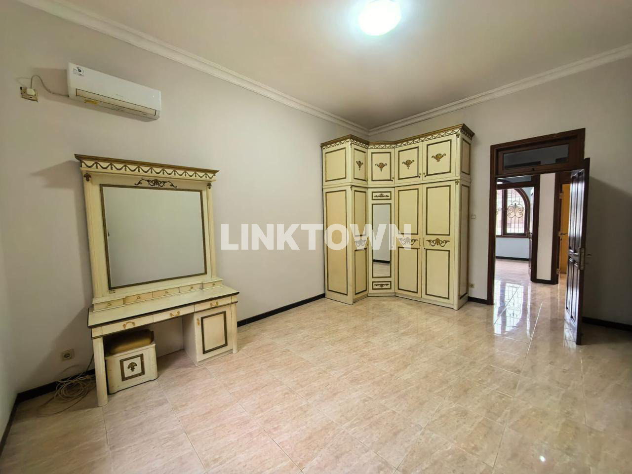 Rumah Semifurnished Sangat Strategis di Vila Bukit Mas Surabaya Barat