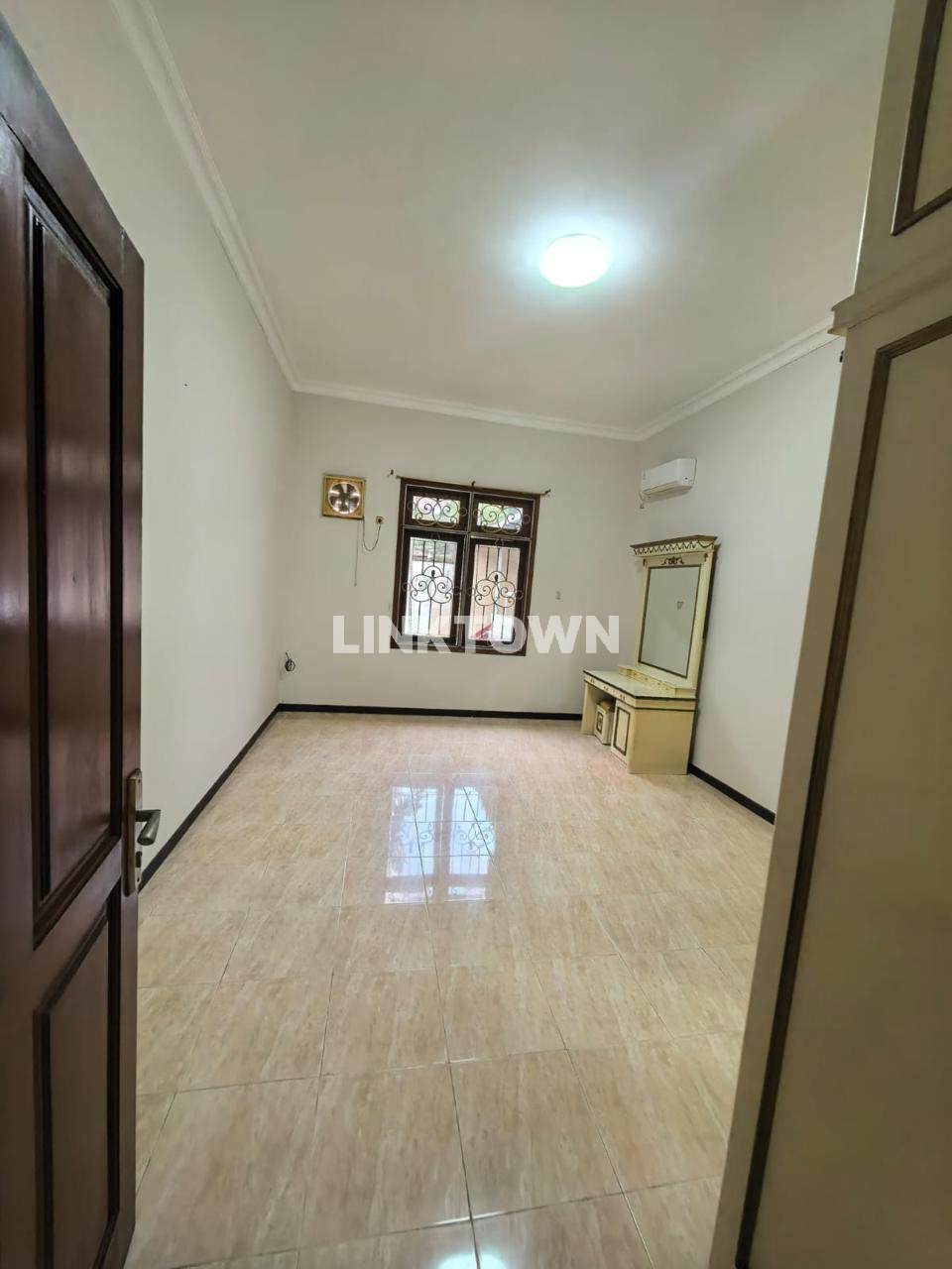 Rumah Semifurnished Sangat Strategis di Vila Bukit Mas Surabaya Barat