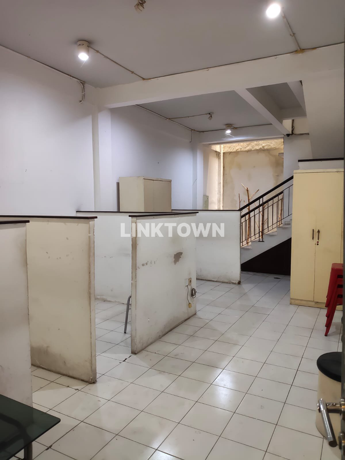 Disewakan Nego Sampai Deal Ruko 3 Lantai Cocok untuk Kantor, Bank, Bimbel di Ruko Chofa Surabaya Barat