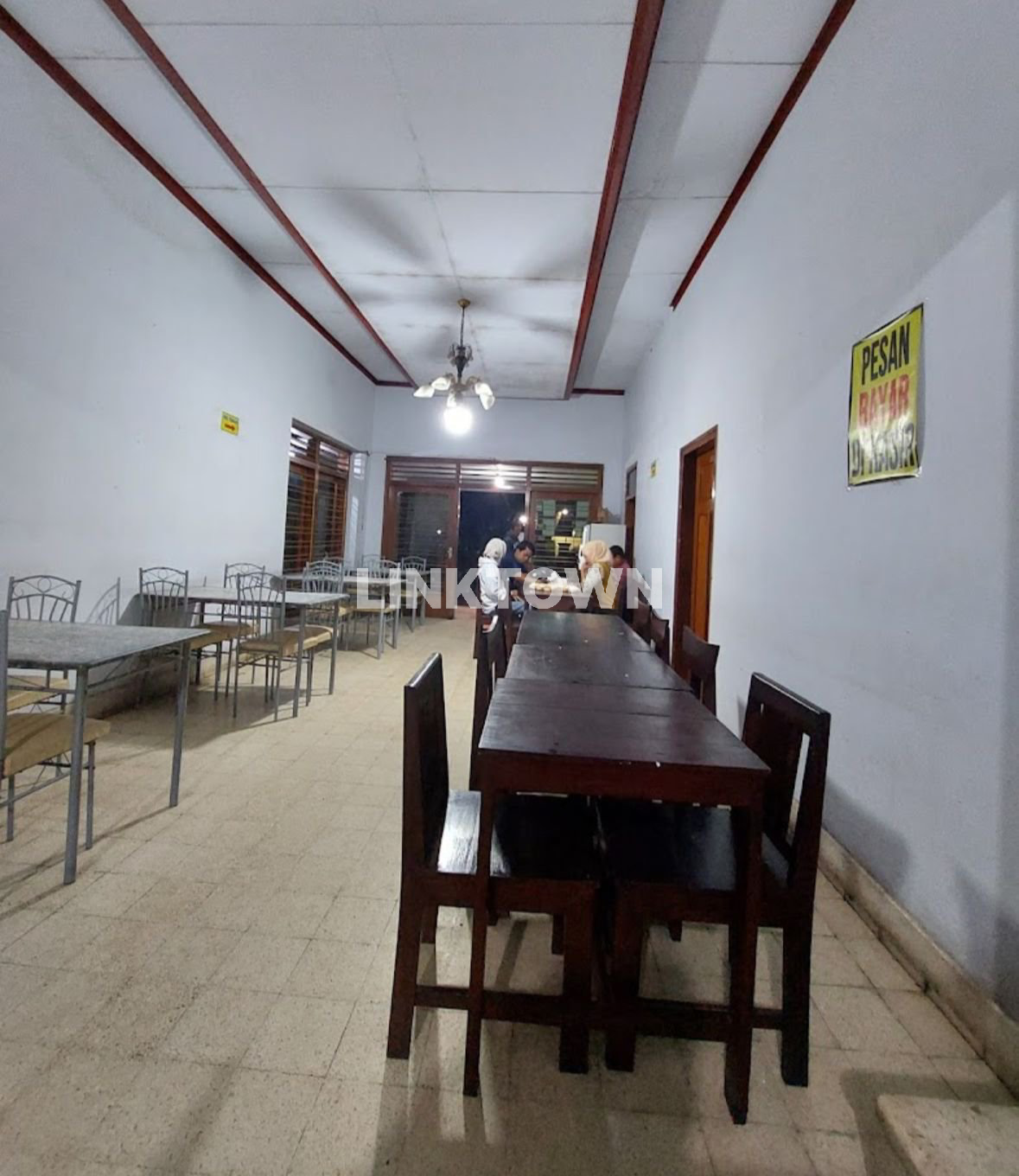 Disewakan Cocok untuk Rumah Kos atau Kantor di Letjen Panjaitan Jember