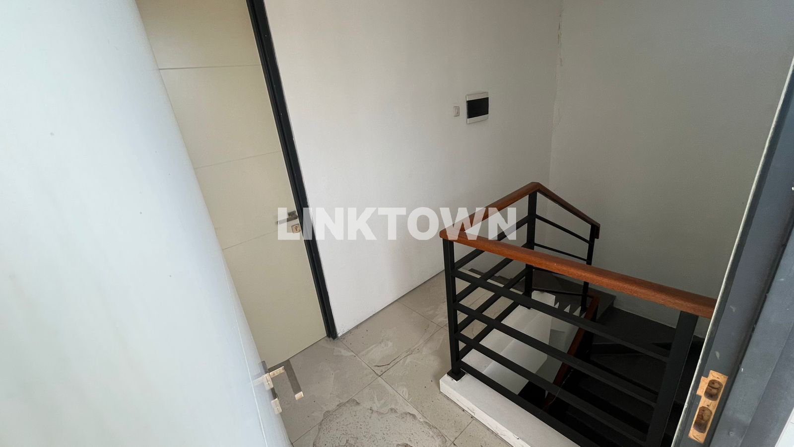 Rumah Baru 2 Lantai di Pondok Candra Dekat Akses ke Uin 2 Surabaya
